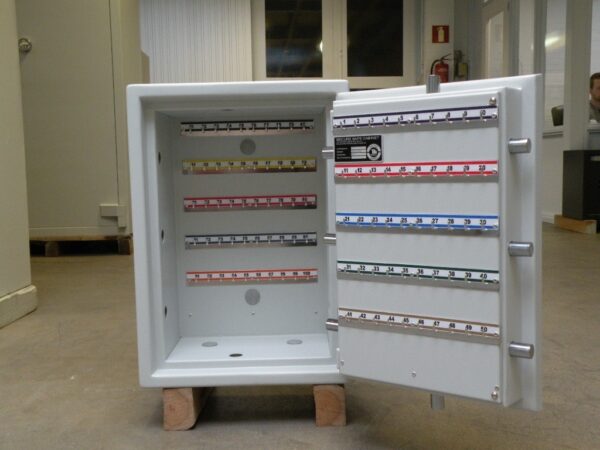 Merk: van den Hoven. Sleutelkluis met 100 haken.