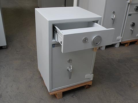 Merk van den Hoven. Afstortkluis RX 50